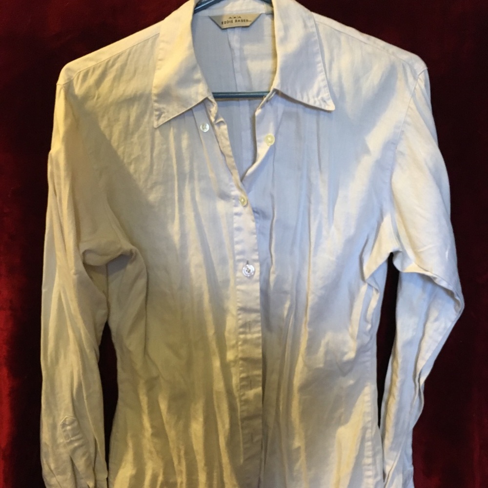 Light lilac colored dress shirt